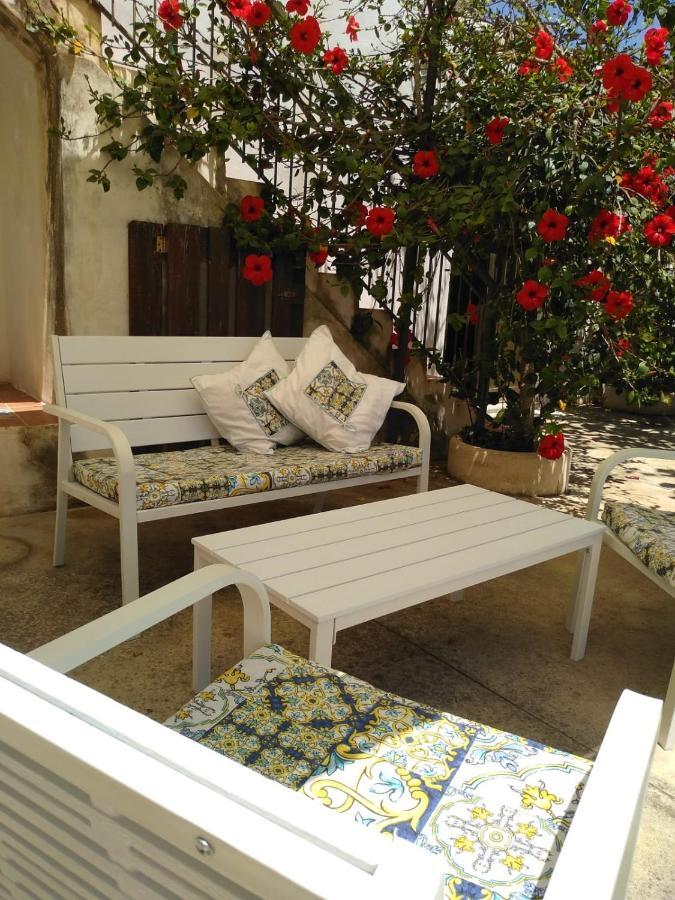 Casale Hibiscus Santa Maria del Focallo Exterior foto